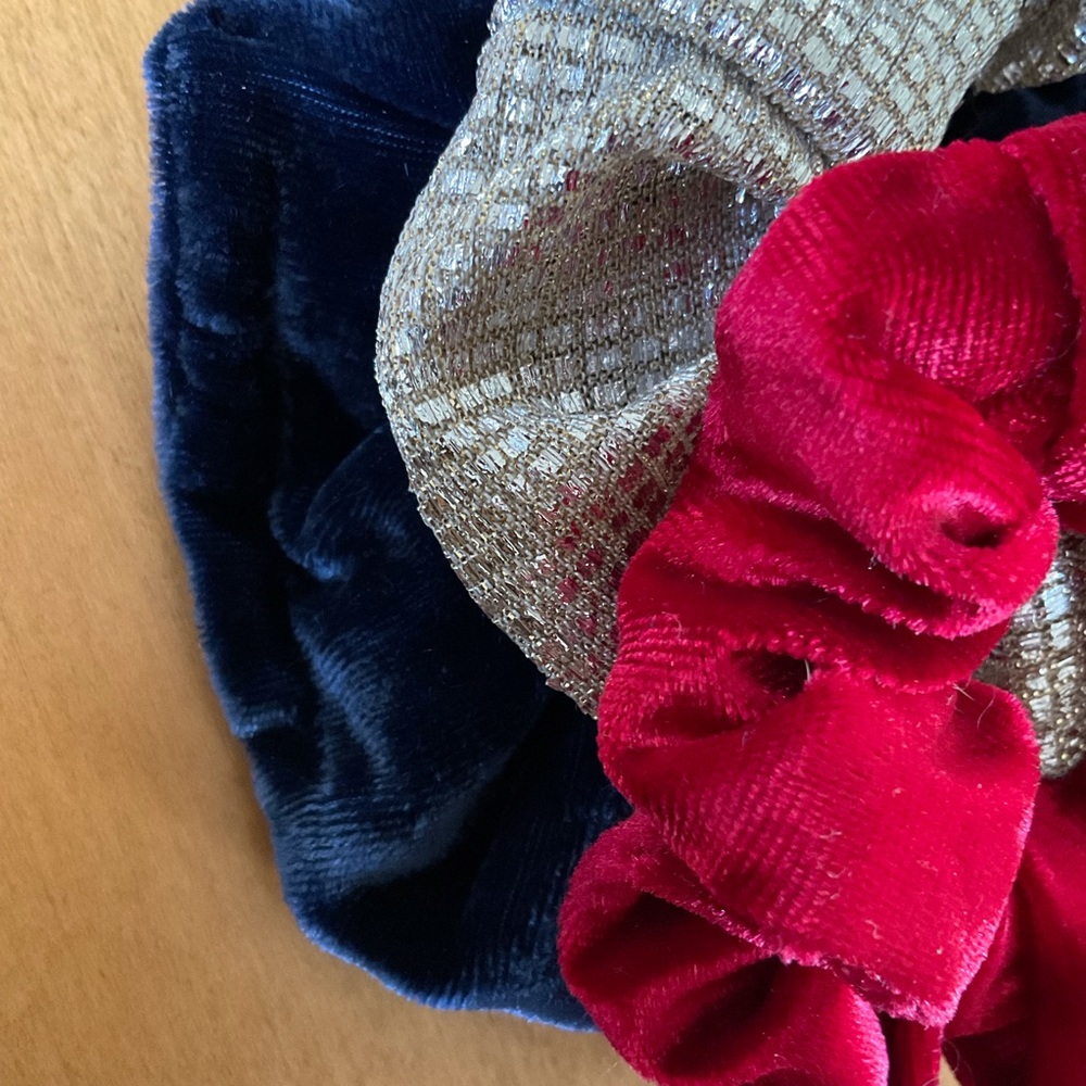 ❗️SOLD❗️Scrunchie Set of 3 - Picture 8 of 8